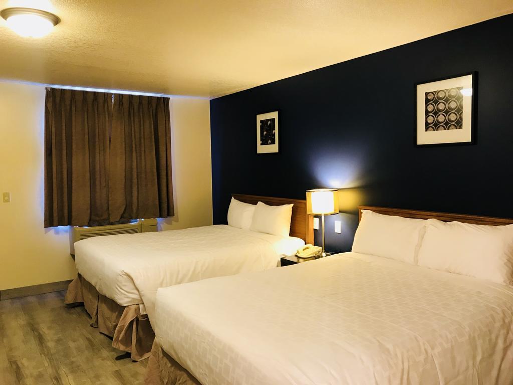 Empire Inn & Suites Penhold Buitenkant foto