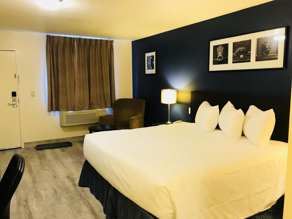 Empire Inn & Suites Penhold Buitenkant foto
