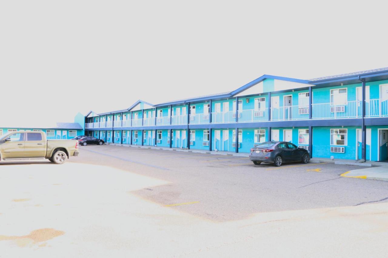 Empire Inn & Suites Penhold Buitenkant foto