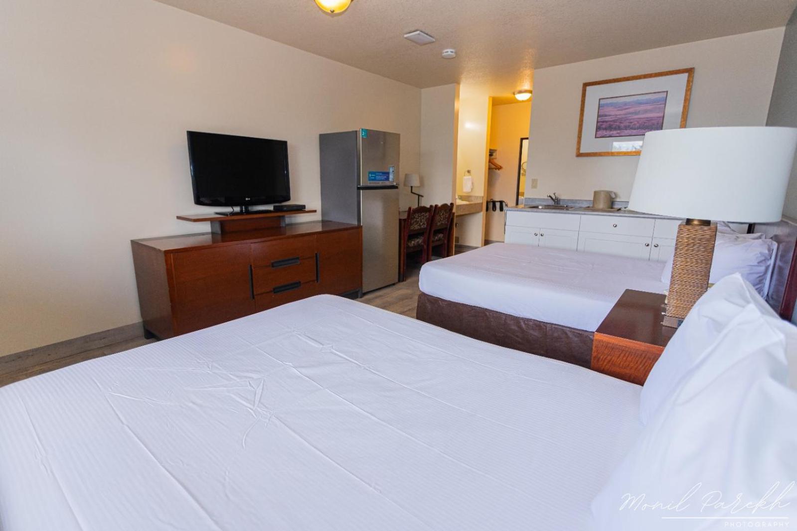 Empire Inn & Suites Penhold Buitenkant foto