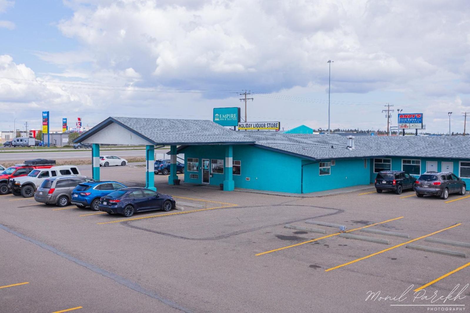 Empire Inn & Suites Penhold Buitenkant foto