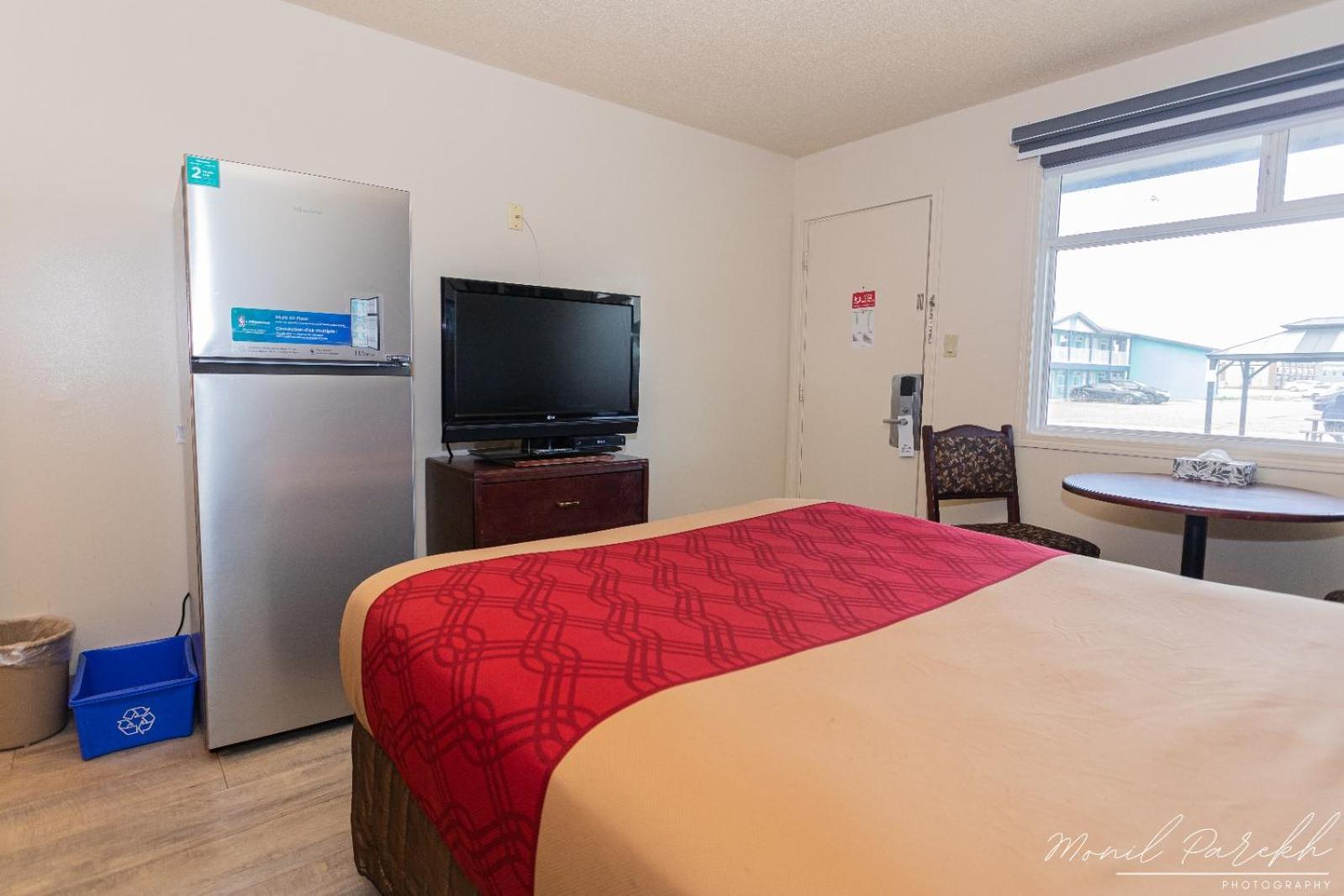 Empire Inn & Suites Penhold Buitenkant foto