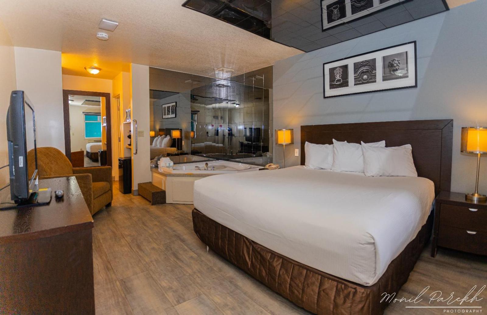 Empire Inn & Suites Penhold Buitenkant foto