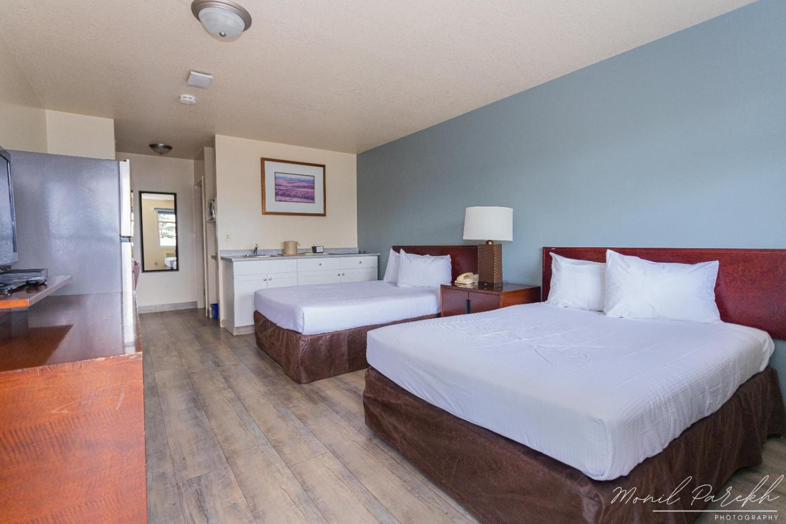 Empire Inn & Suites Penhold Buitenkant foto