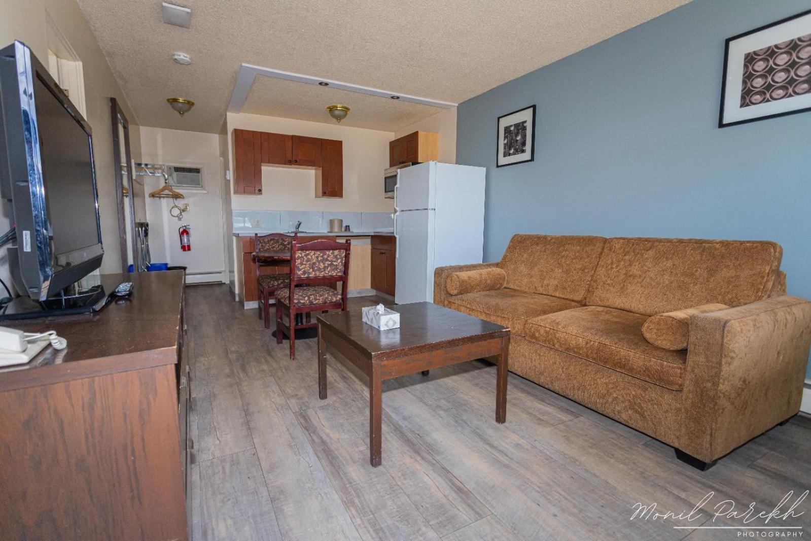 Empire Inn & Suites Penhold Buitenkant foto