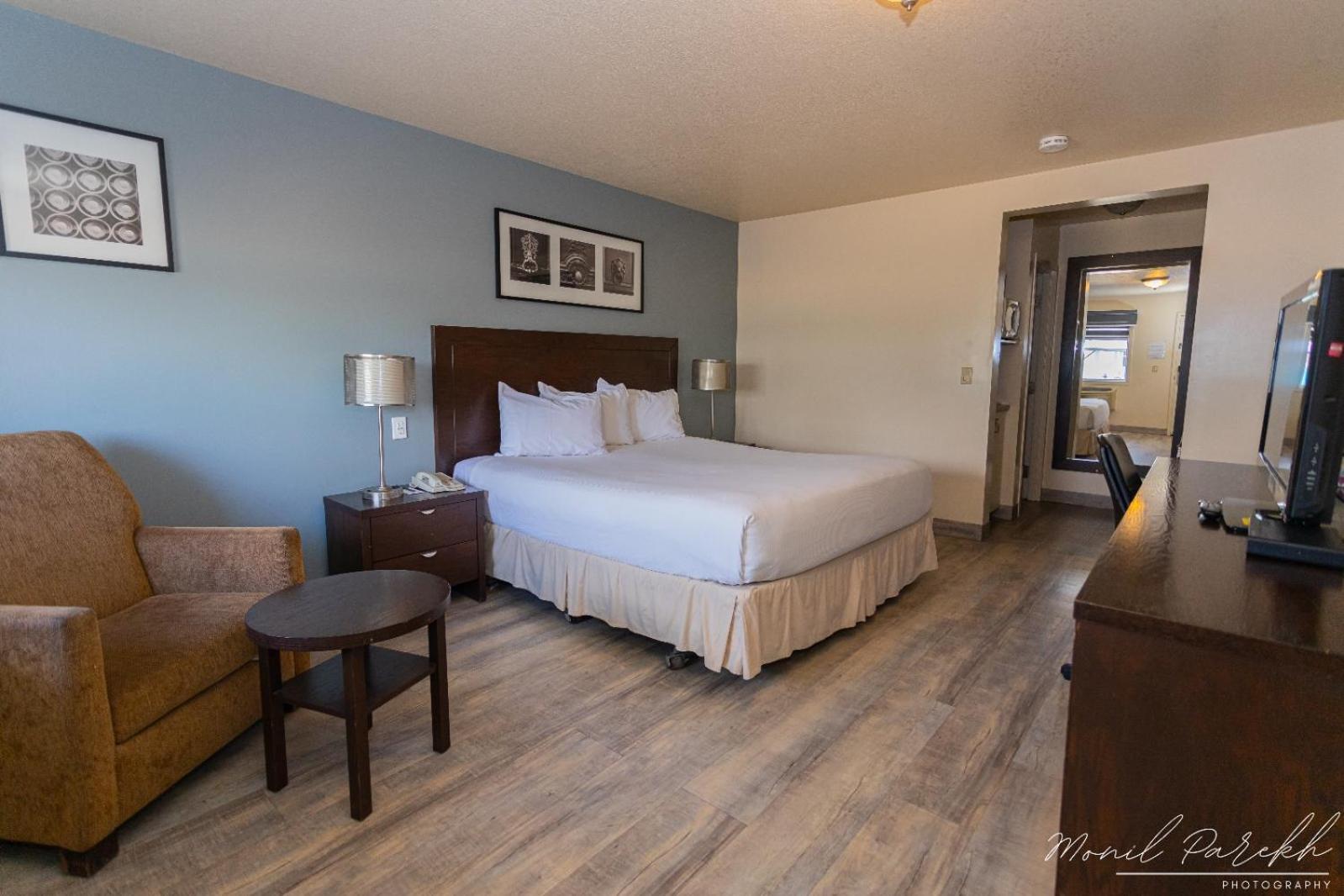 Empire Inn & Suites Penhold Buitenkant foto