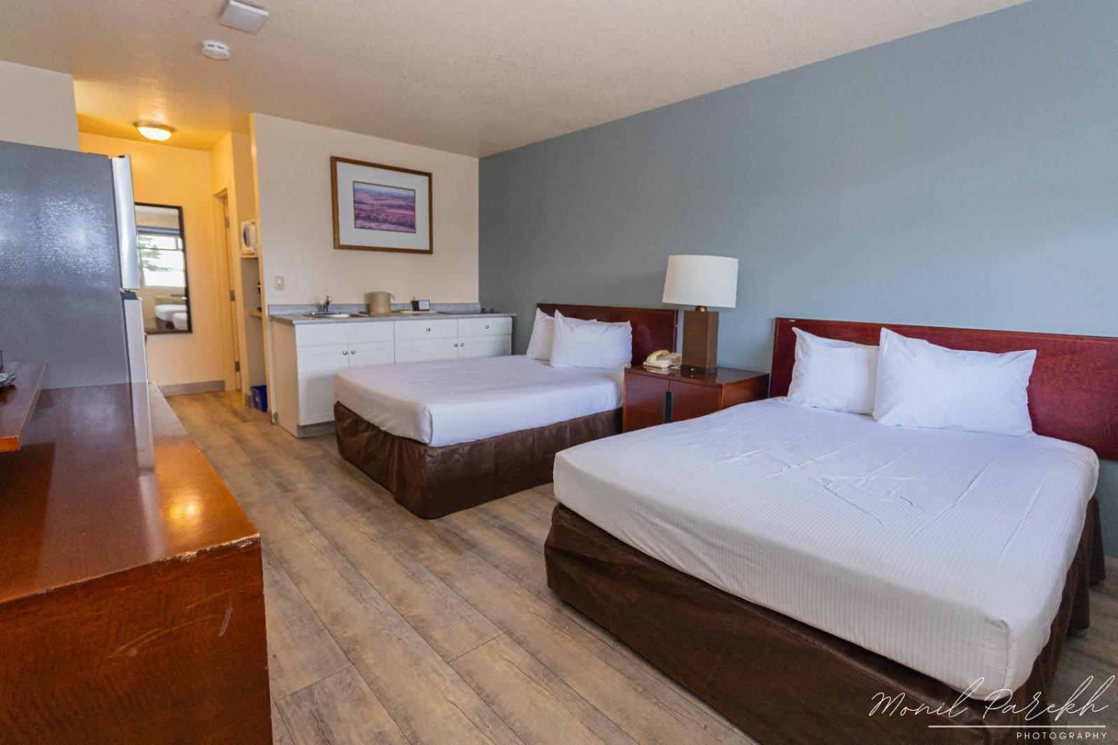 Empire Inn & Suites Penhold Buitenkant foto