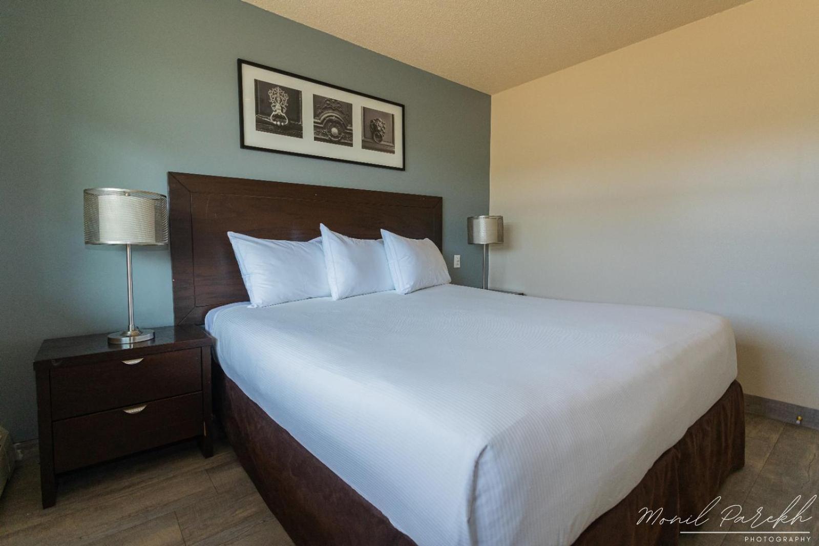 Empire Inn & Suites Penhold Buitenkant foto