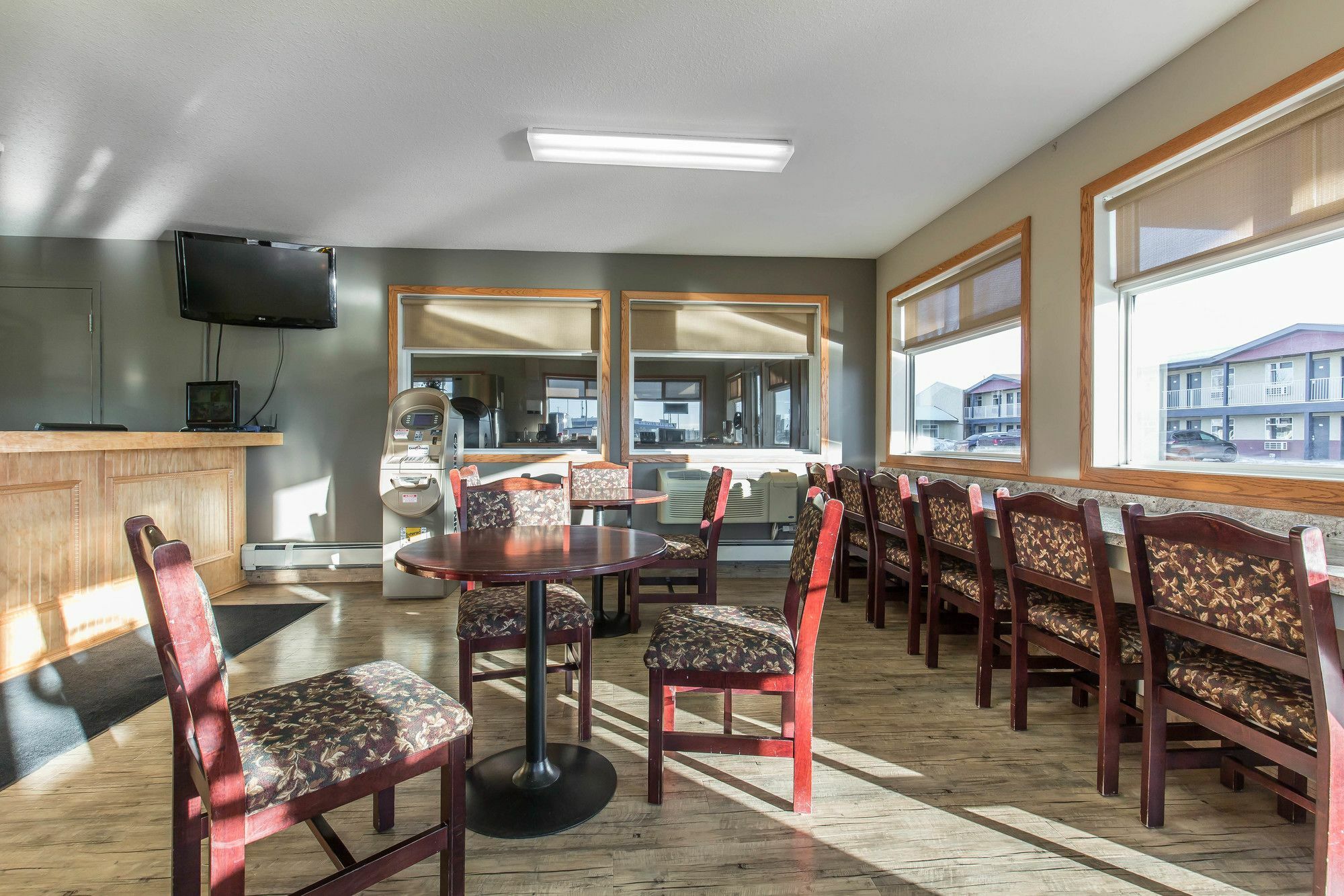 Empire Inn & Suites Penhold Buitenkant foto
