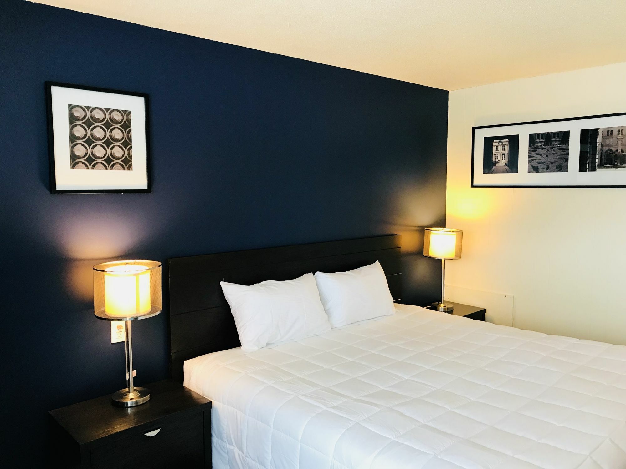 Empire Inn & Suites Penhold Buitenkant foto