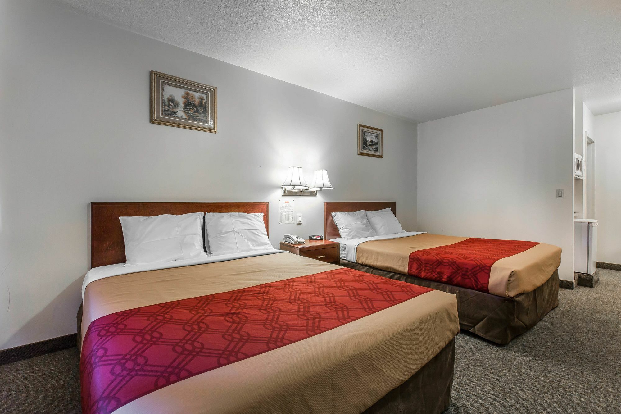 Empire Inn & Suites Penhold Buitenkant foto
